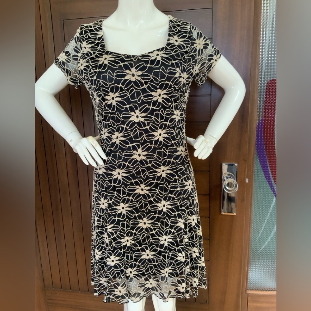 BACCI Black with Cream Lace Overdress, Sz M